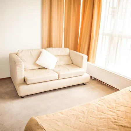 Hotel Seven